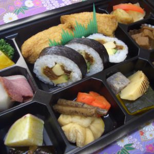 お弁当（いなり　巻きずし）２１